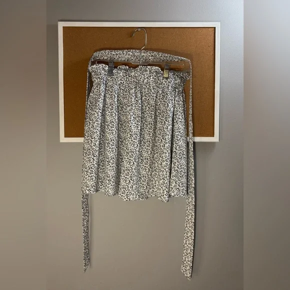 🔆BUNDLE: Black + White Skirts (2) - Picture 7 of 7